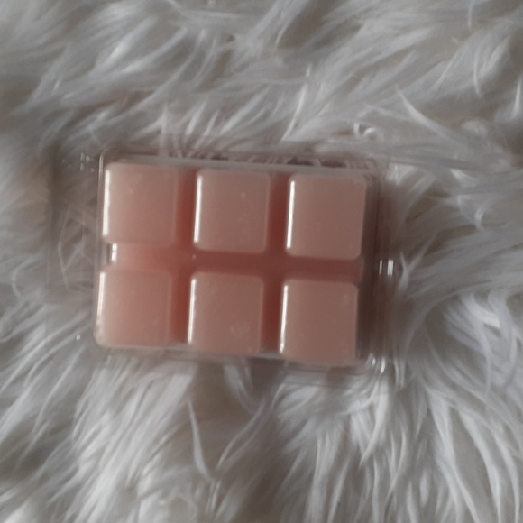 Bundle of 4 NWT Fusion Scented Wax Cubes 2.5 Oz Each - Picture 3 of 10